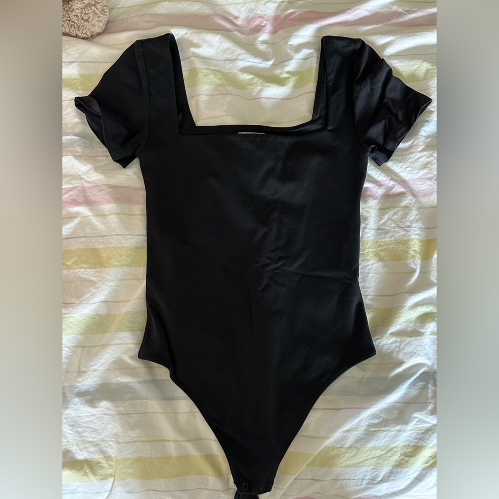 Black Aritzia Babaton bodysuit
